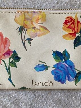 ban.do Cream Floral Zip Pouch with Multicolor Roses